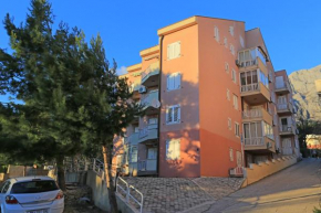 Apartments with a parking space Makarska - 18063